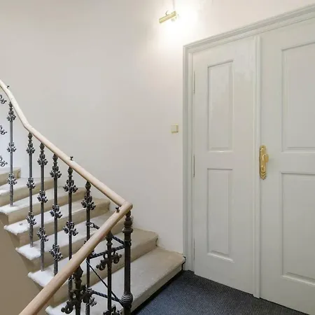 Stylish, Light-filled In The Historic Center شقة براغ