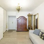 Stylish, Light-filled In The Historic Center