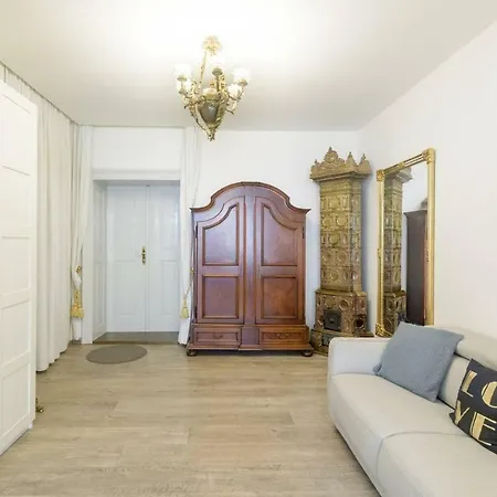 Stylish, Light-filled In The Historic Center