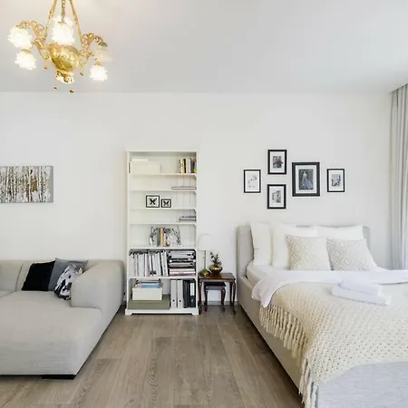 Apartament Stylish, Light-filled In The Historic Center Praga