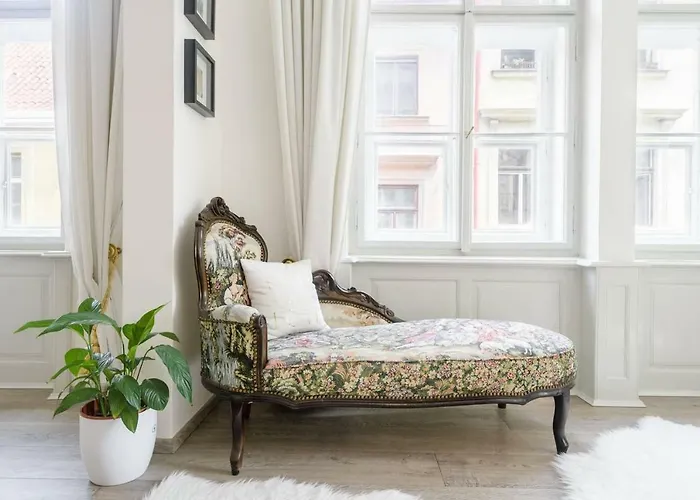 Stylish, Light-filled In The Historic Center *