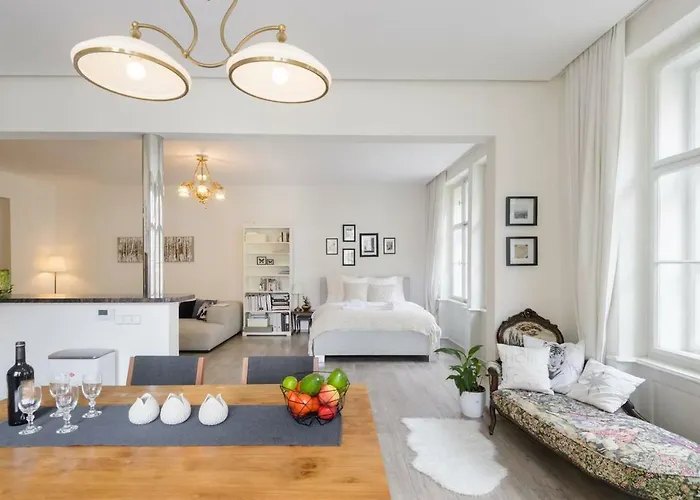 Stylish, Light-filled In The Historic Center Apartment