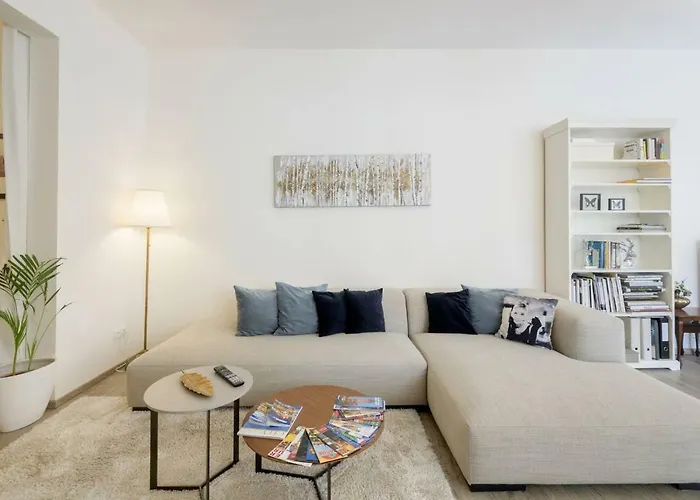 Apartment Stylish, Light-filled In The Historic Center *