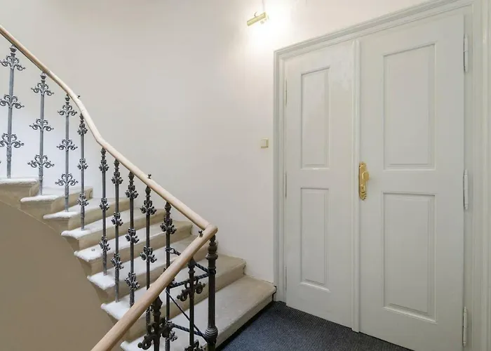 Stylish, Light-filled In The Historic Center Apartment Prague