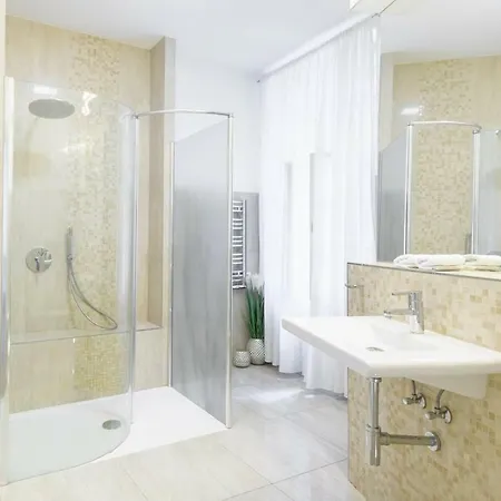 Stylish, Light-filled In The Historic Center Апартаменты