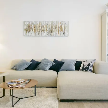 Апартаменты Stylish, Light-filled In The Historic Center