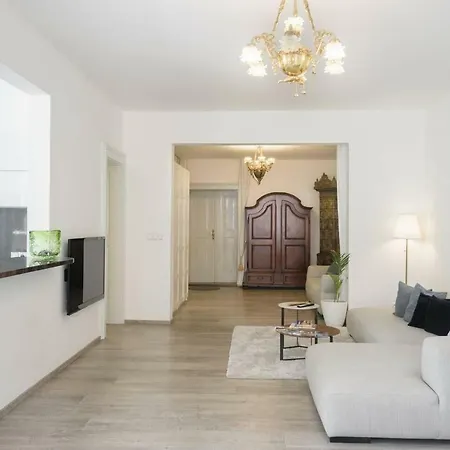 Stylish, Light-filled In The Historic Center Апартаменты *