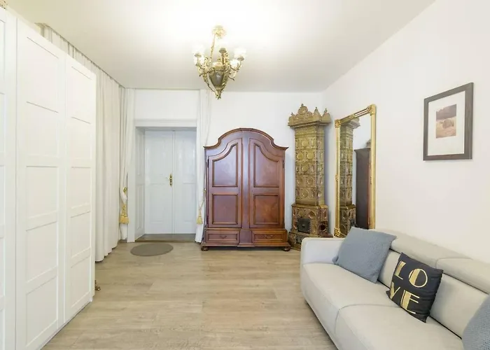 Stylish, Light-filled In The Historic Center